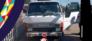 vendo Modelo: Camioneta Toyota hiace, 1.5t,  manual, motor 2l